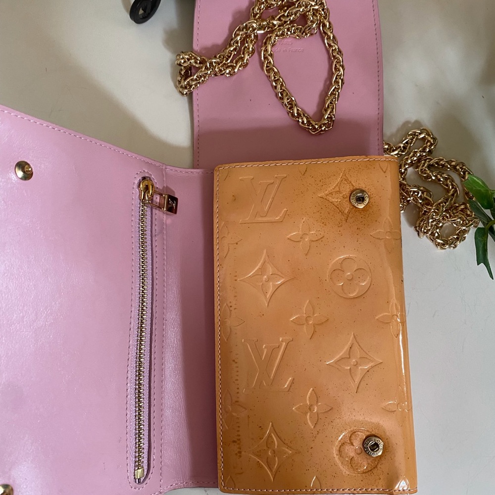 LOUIS VUITTON VERNIS WALKER WALLET/CROSSBODY - Picture 8 of 16